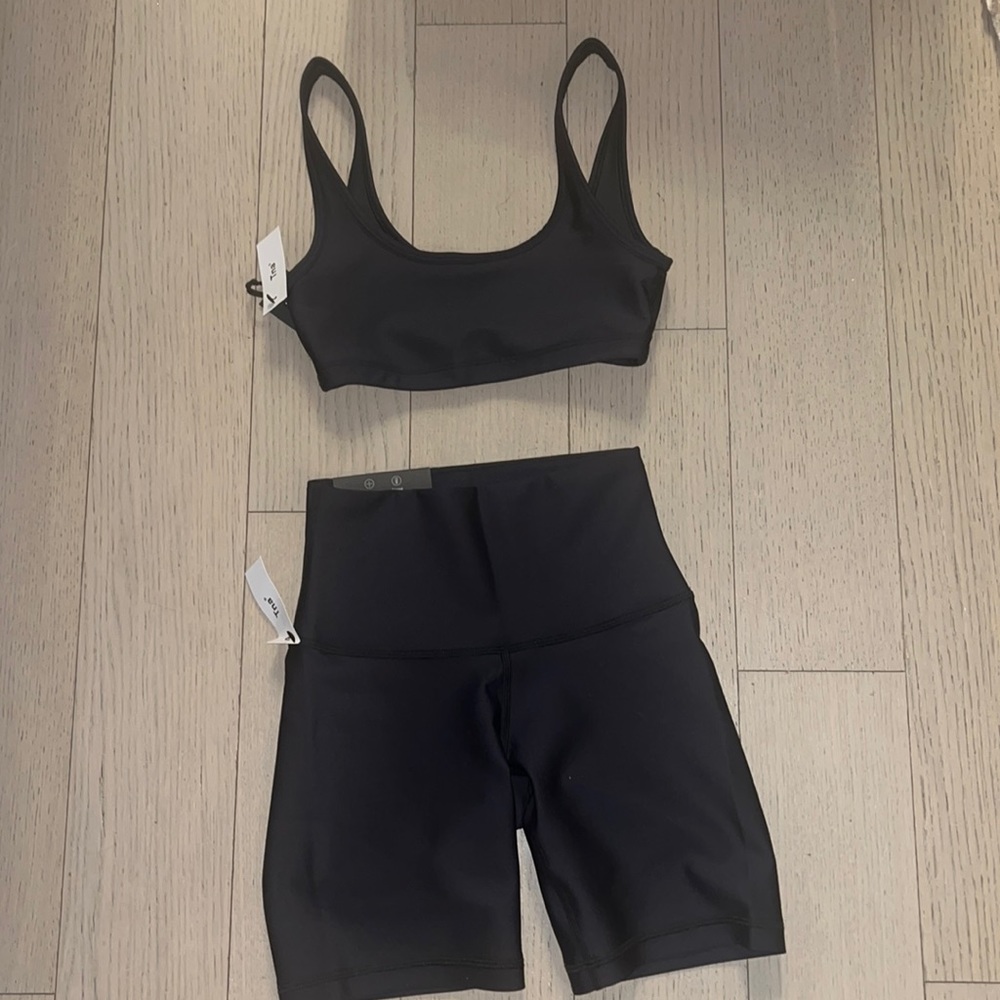 TNA ARITZIA TNAGLOSS BLACK workout set